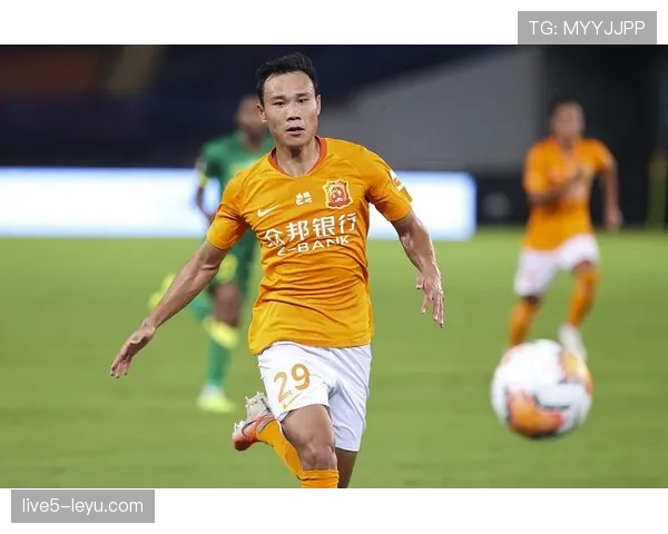 迪巴拉无球跑动彰显高球商，攻防转换中表现抢眼