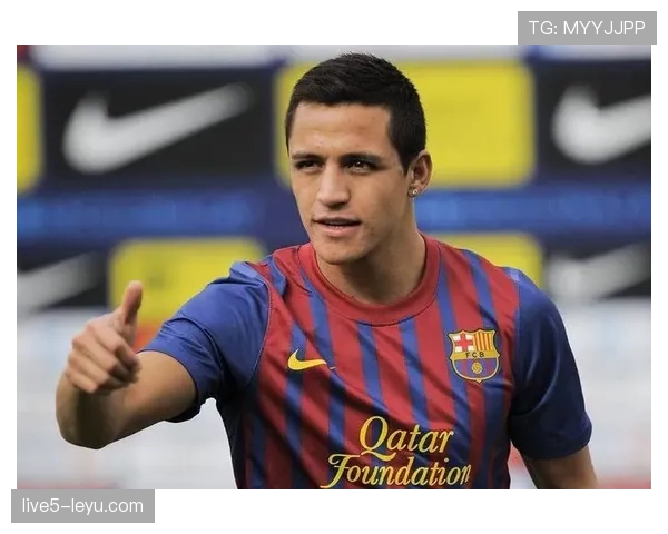 格列兹曼技术动作慢镜分析：控球与传球细节展现其进攻组织能力