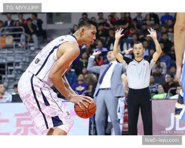 易建联家里这生活节奏，跟赛场上稳得一批完全不搭调啊！